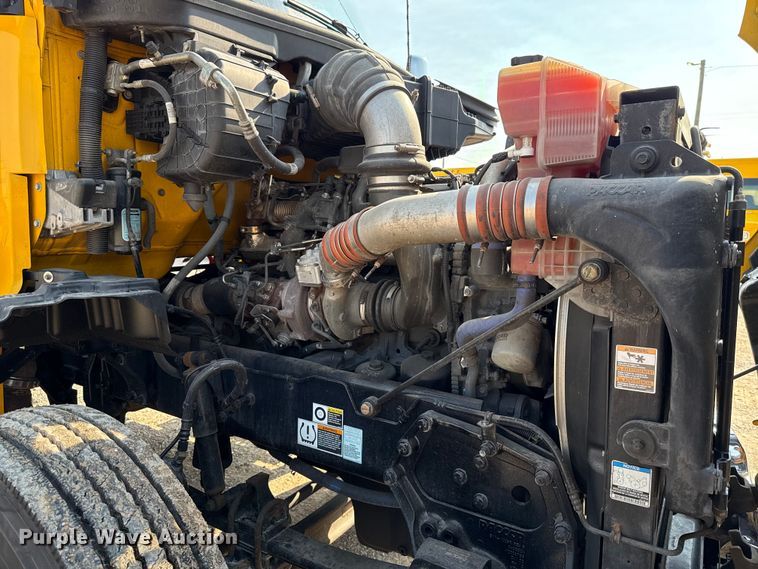 image for item EU2027 2020 Kenworth T680 semi truck