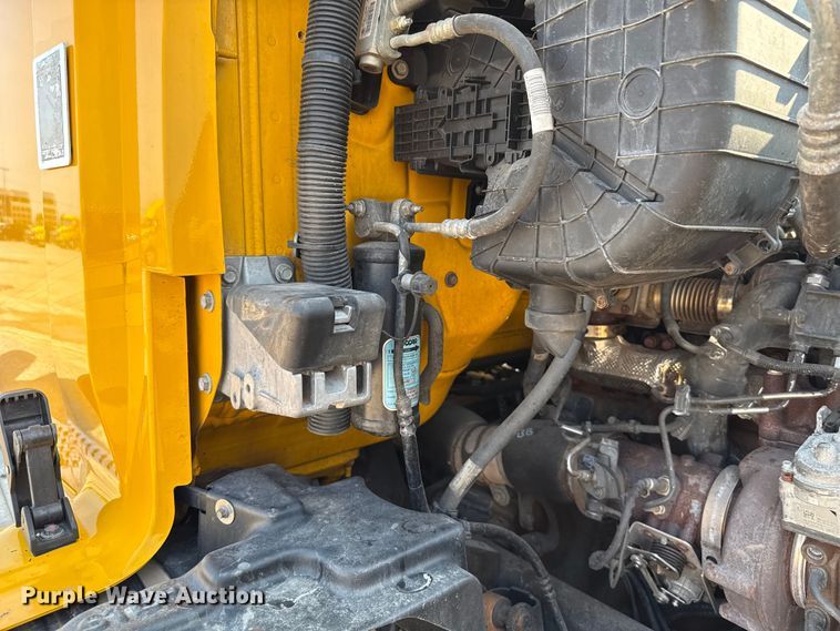 image for item EU2027 2020 Kenworth T680 semi truck