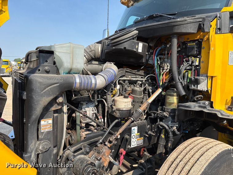 image for item EU2027 2020 Kenworth T680 semi truck