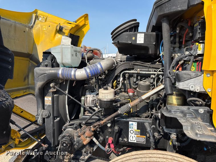 image for item EU2027 2020 Kenworth T680 semi truck