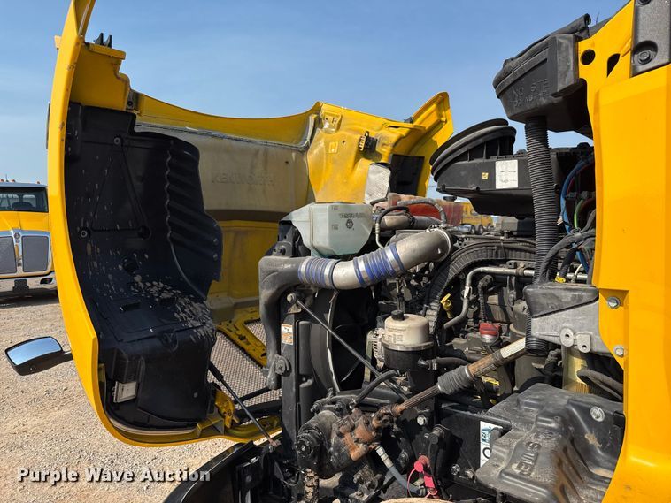 image for item EU2027 2020 Kenworth T680 semi truck