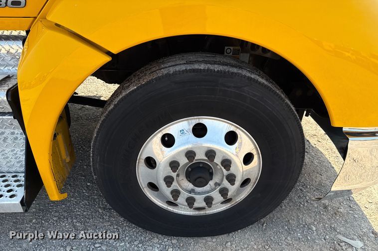 image for item EU2027 2020 Kenworth T680 semi truck