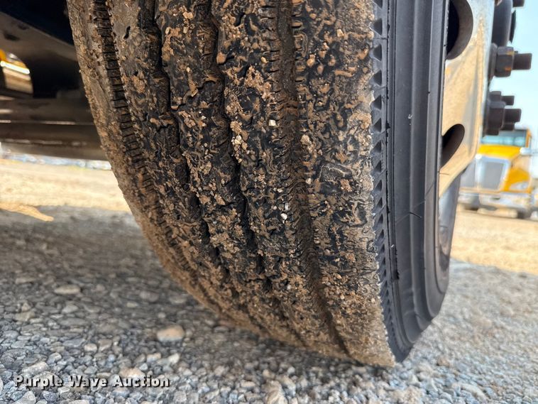 image for item EU2027 2020 Kenworth T680 semi truck