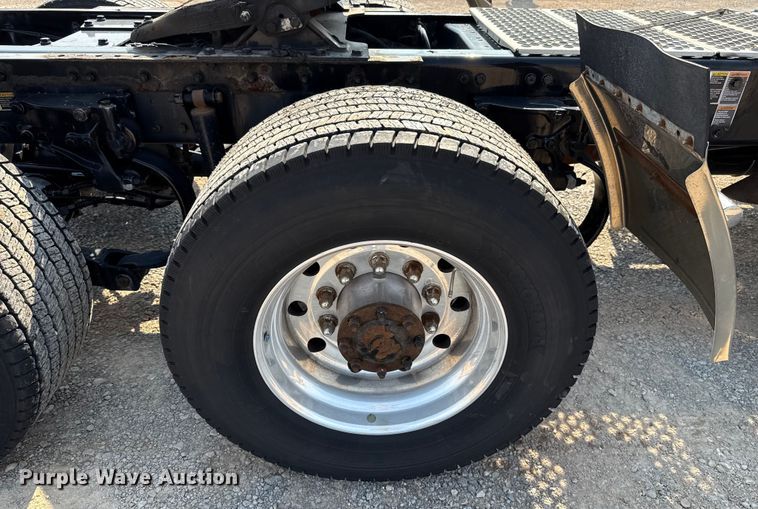 image for item EU2027 2020 Kenworth T680 semi truck