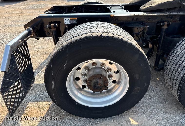 image for item EU2027 2020 Kenworth T680 semi truck