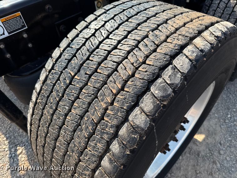 image for item EU2027 2020 Kenworth T680 semi truck