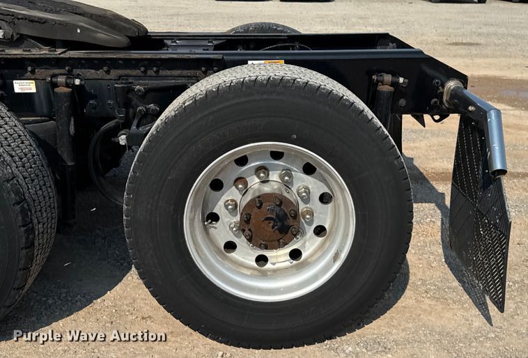 image for item EU2027 2020 Kenworth T680 semi truck