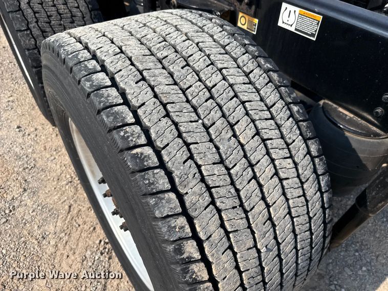 image for item EU2027 2020 Kenworth T680 semi truck