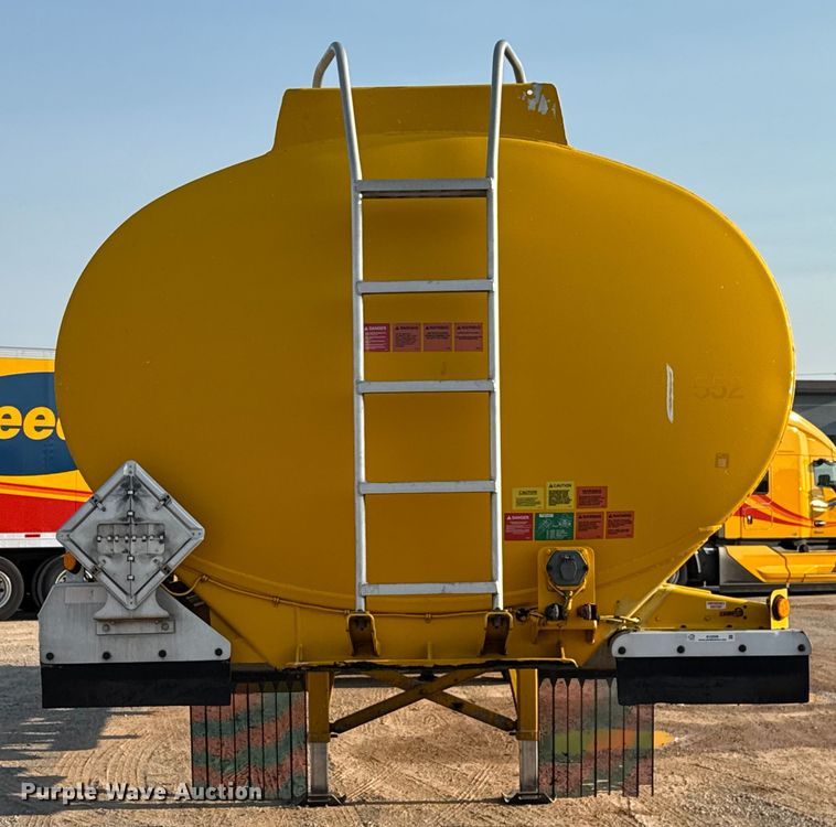 image for item EU2028 2006 Beall BAST-96-3-SB tank trailer