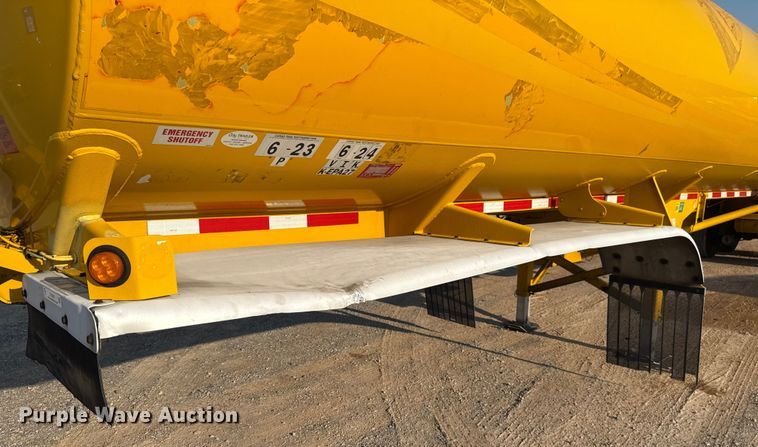 image for item EU2028 2006 Beall BAST-96-3-SB tank trailer