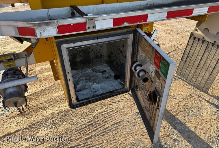 image for item EU2028 2006 Beall BAST-96-3-SB tank trailer