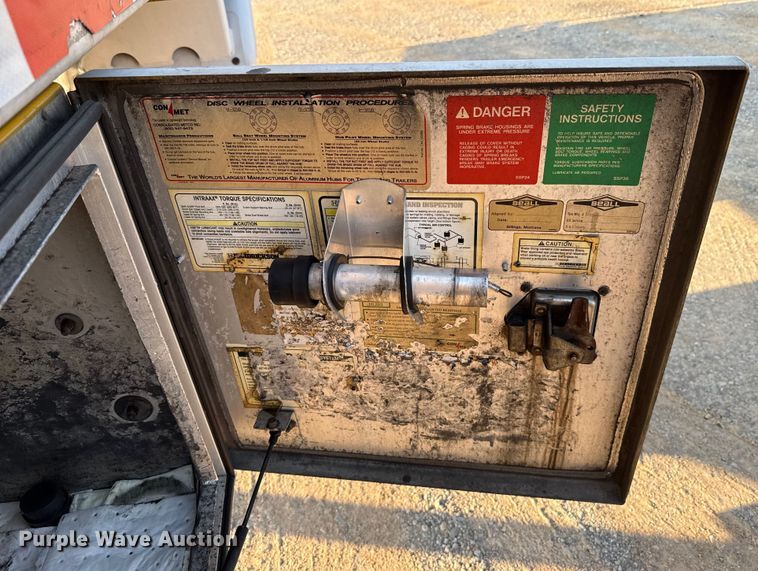 image for item EU2028 2006 Beall BAST-96-3-SB tank trailer