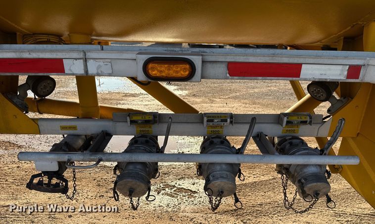 image for item EU2028 2006 Beall BAST-96-3-SB tank trailer