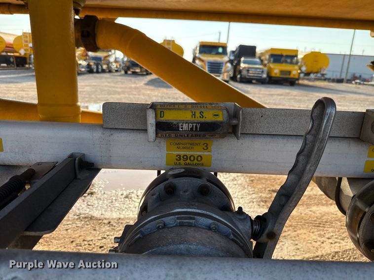 image for item EU2028 2006 Beall BAST-96-3-SB tank trailer