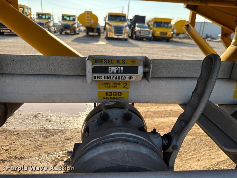 image for item EU2028 2006 Beall BAST-96-3-SB tank trailer