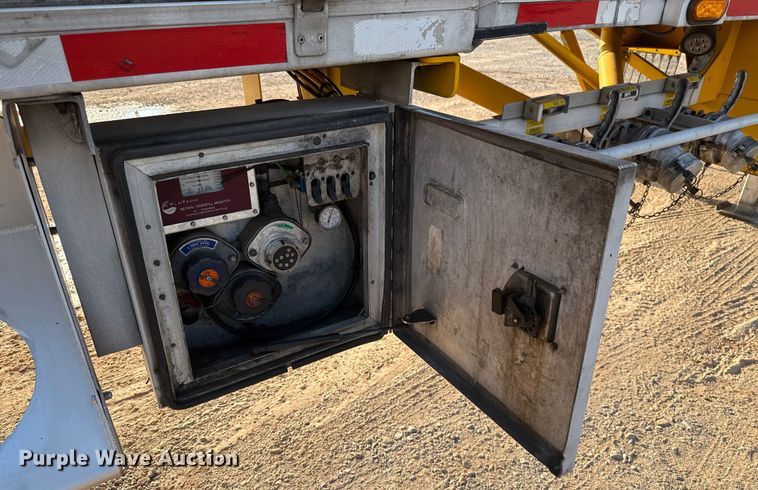 image for item EU2028 2006 Beall BAST-96-3-SB tank trailer