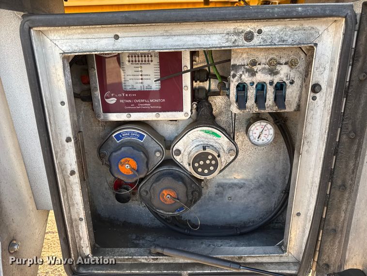 image for item EU2028 2006 Beall BAST-96-3-SB tank trailer