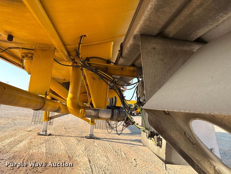 image for item EU2028 2006 Beall BAST-96-3-SB tank trailer