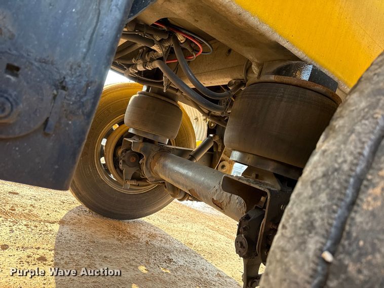 image for item EU2028 2006 Beall BAST-96-3-SB tank trailer