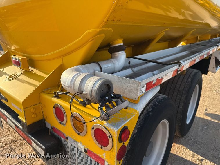 image for item EU2028 2006 Beall BAST-96-3-SB tank trailer