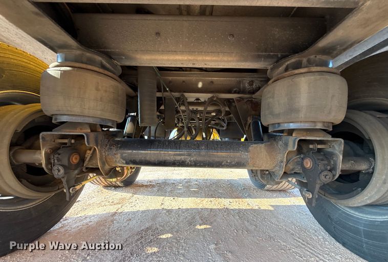 image for item EU2028 2006 Beall BAST-96-3-SB tank trailer