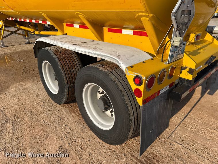 image for item EU2028 2006 Beall BAST-96-3-SB tank trailer