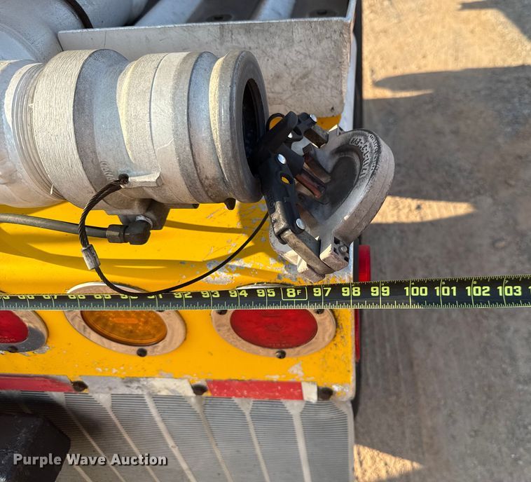 image for item EU2028 2006 Beall BAST-96-3-SB tank trailer