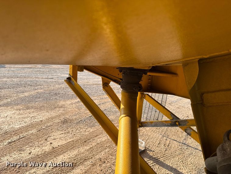 image for item EU2028 2006 Beall BAST-96-3-SB tank trailer