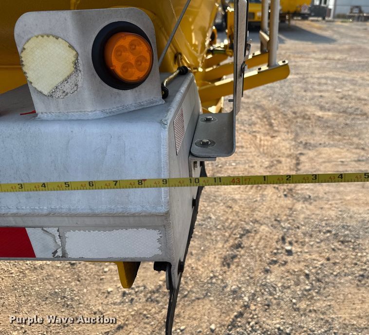 image for item EU2028 2006 Beall BAST-96-3-SB tank trailer