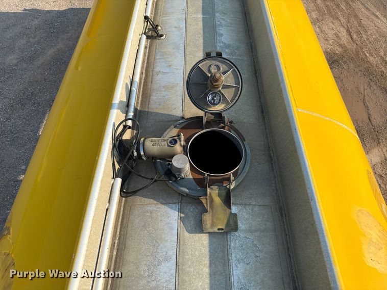 image for item EU2028 2006 Beall BAST-96-3-SB tank trailer