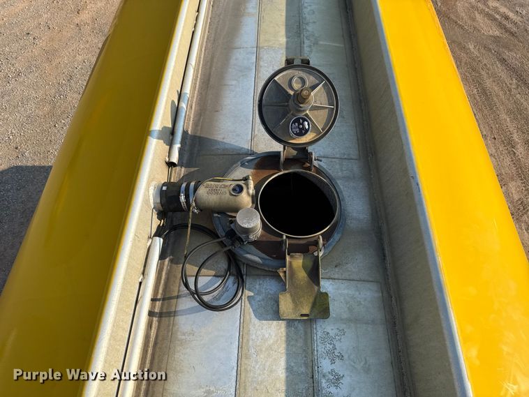 image for item EU2028 2006 Beall BAST-96-3-SB tank trailer