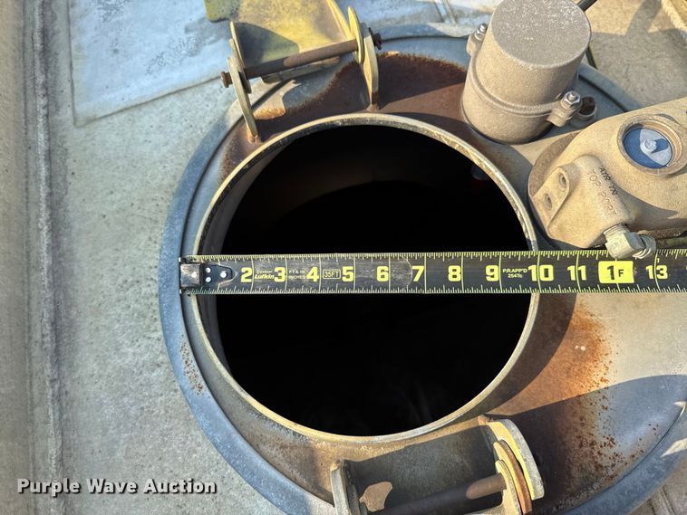 image for item EU2028 2006 Beall BAST-96-3-SB tank trailer