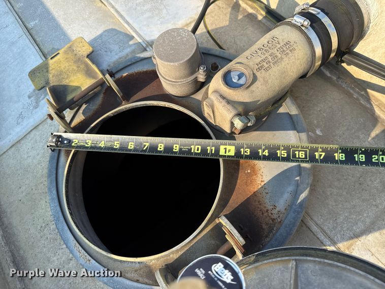 image for item EU2028 2006 Beall BAST-96-3-SB tank trailer