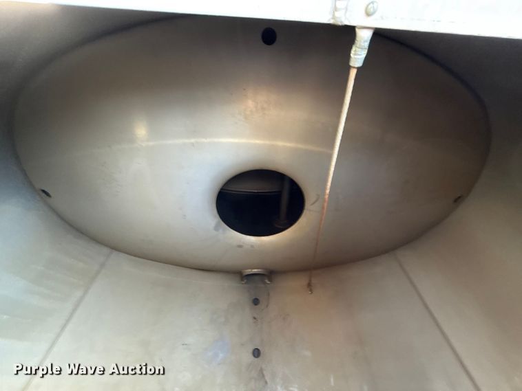 image for item EU2028 2006 Beall BAST-96-3-SB tank trailer