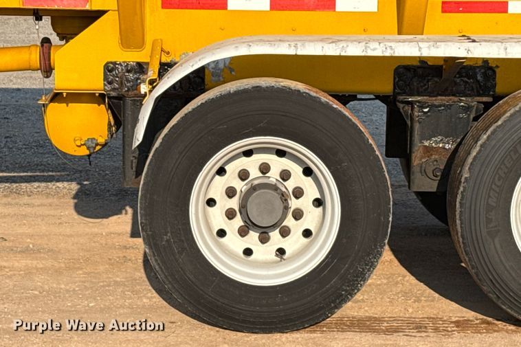 image for item EU2028 2006 Beall BAST-96-3-SB tank trailer