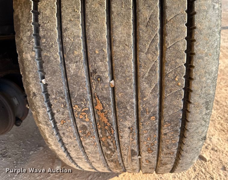 image for item EU2028 2006 Beall BAST-96-3-SB tank trailer