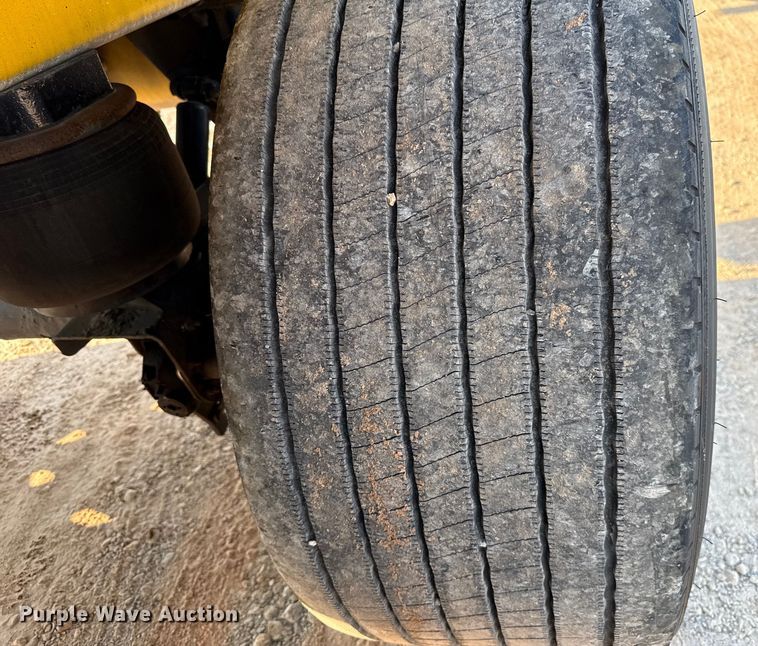 image for item EU2028 2006 Beall BAST-96-3-SB tank trailer