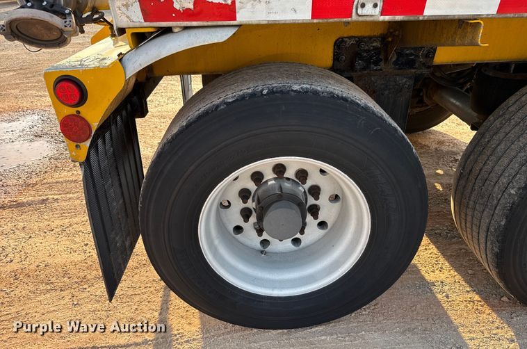 image for item EU2028 2006 Beall BAST-96-3-SB tank trailer