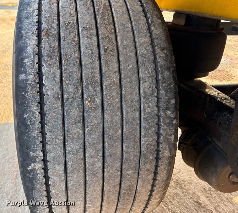 image for item EU2028 2006 Beall BAST-96-3-SB tank trailer