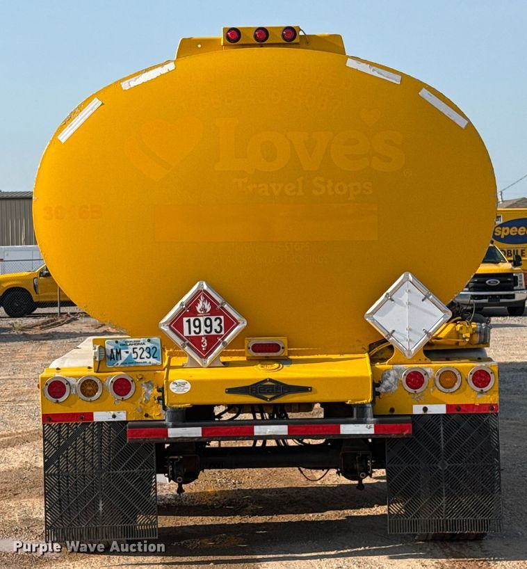 image for item EU2029 2004 Beall BAST-96-3-SB tank trailer