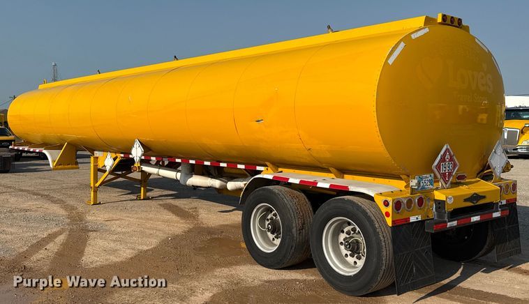 image for item EU2029 2004 Beall BAST-96-3-SB tank trailer