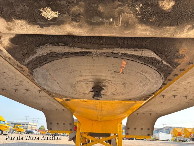 image for item EU2029 2004 Beall BAST-96-3-SB tank trailer