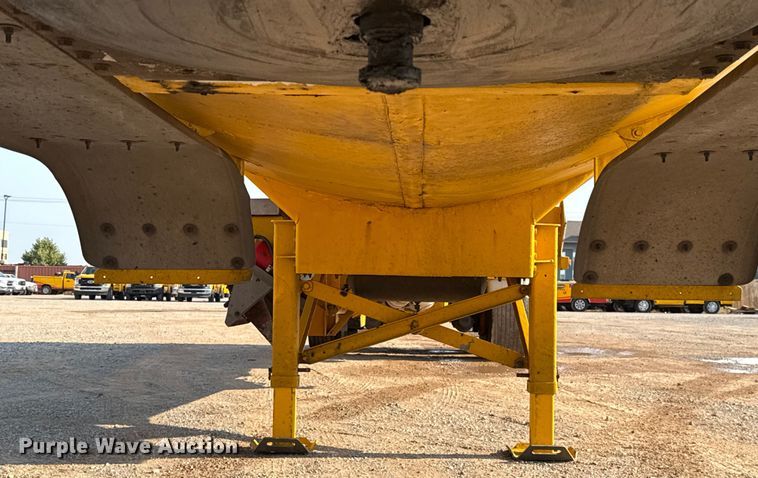 image for item EU2029 2004 Beall BAST-96-3-SB tank trailer