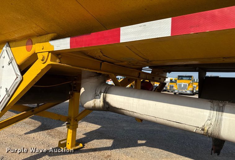 image for item EU2029 2004 Beall BAST-96-3-SB tank trailer