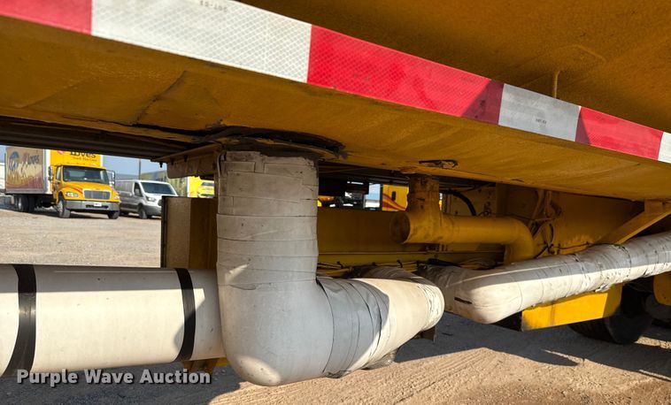 image for item EU2029 2004 Beall BAST-96-3-SB tank trailer