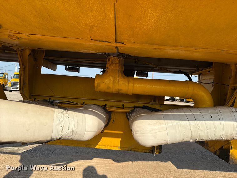 image for item EU2029 2004 Beall BAST-96-3-SB tank trailer