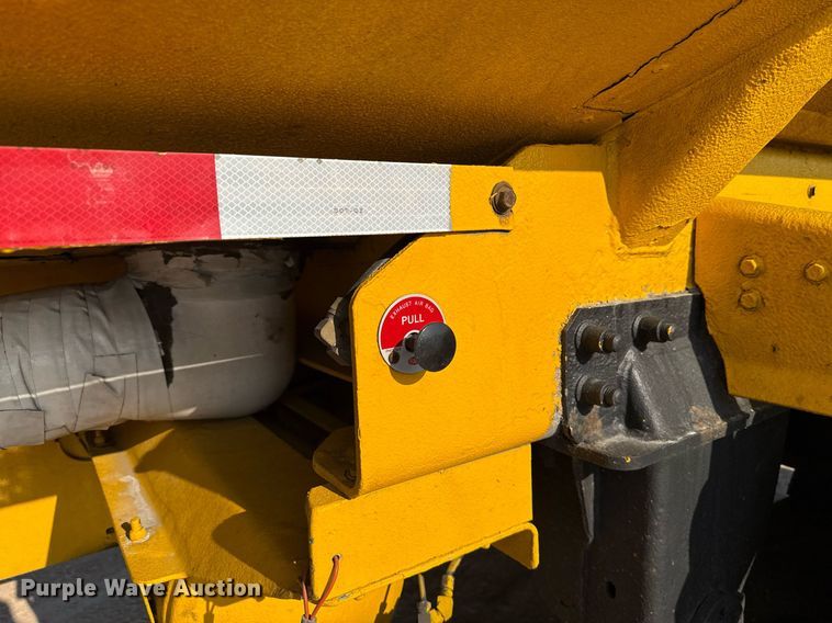 image for item EU2029 2004 Beall BAST-96-3-SB tank trailer