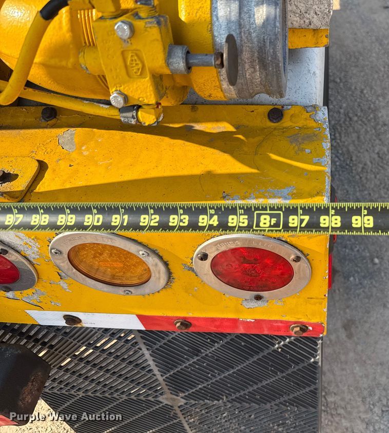 image for item EU2029 2004 Beall BAST-96-3-SB tank trailer