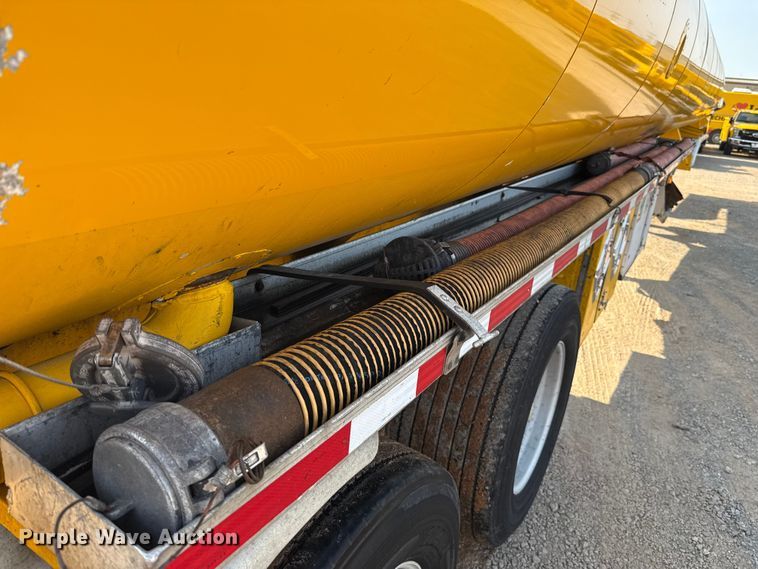 image for item EU2029 2004 Beall BAST-96-3-SB tank trailer