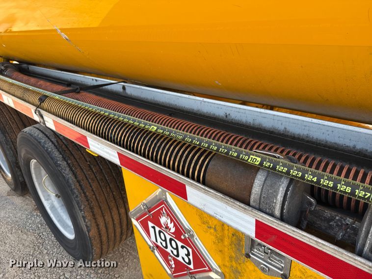 image for item EU2029 2004 Beall BAST-96-3-SB tank trailer